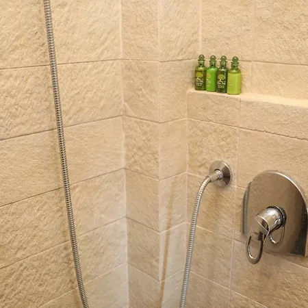 Angio Lux * Moni Evaggelistrias